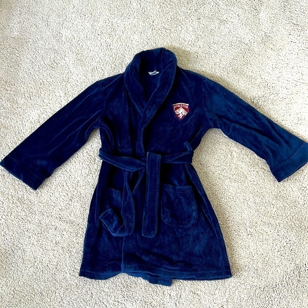 Boys Cherokee navy robe with red and silver crest. Size M